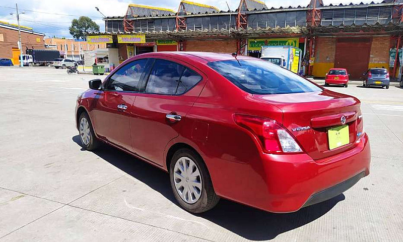 Nissan Versa 1.6 Sen...