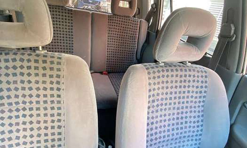 Se Vende Carro Mazda...
