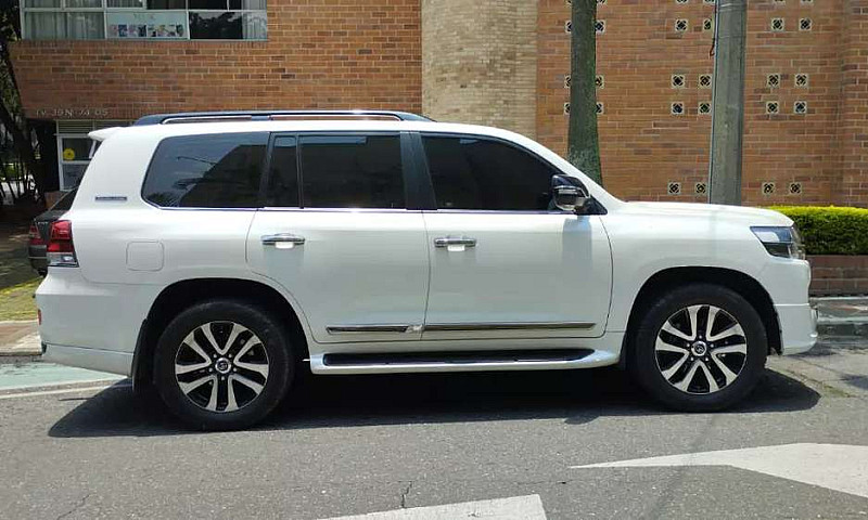 Toyota Land Cruiser ...