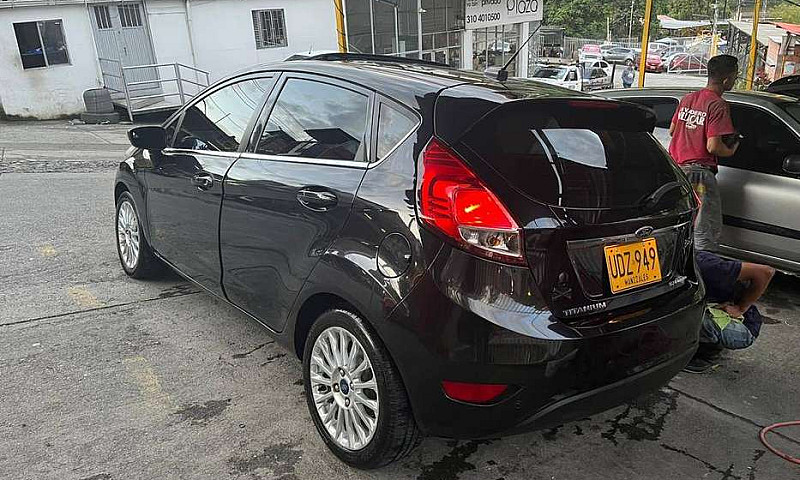 Vendo Ford Fiesta Ti...