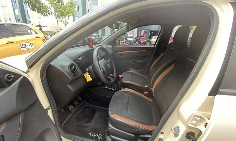 Se Vende Kwid Outsid...