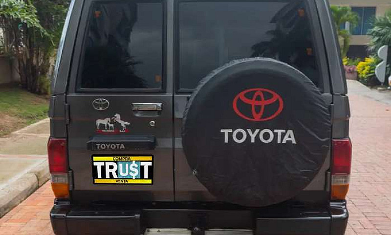 Toyota Land Cruiser ...