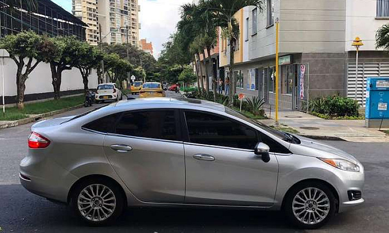 Ford Fiesta Titanium...