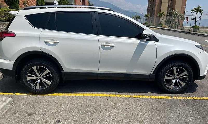 Toyota Rav4 2017...