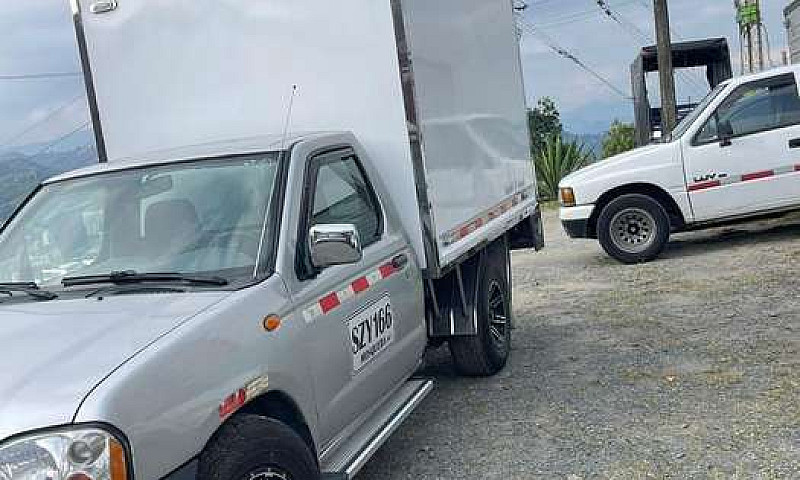 Camioneta Nissan D22...