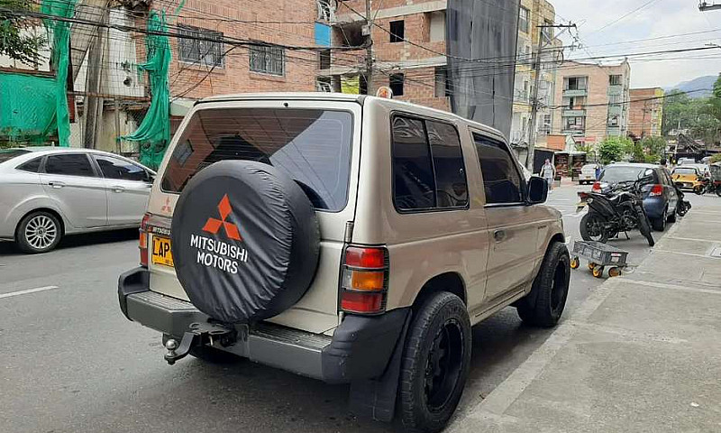Montero 1997 V6 3000...