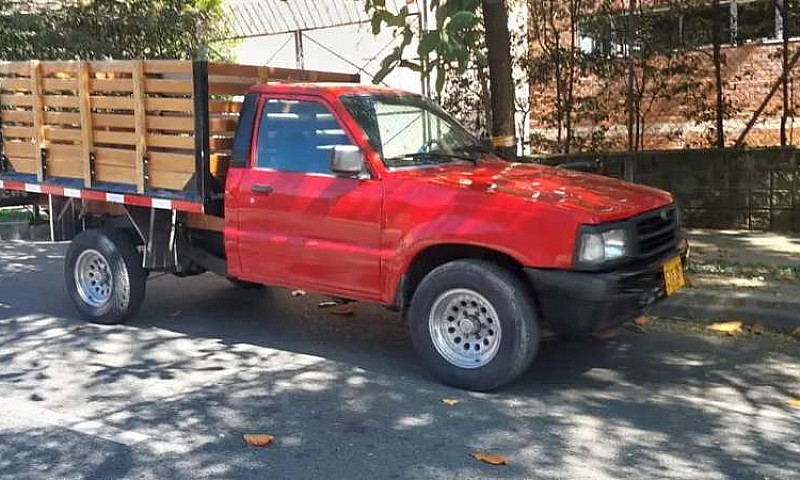 Mazda B2600 4X4 Esta...