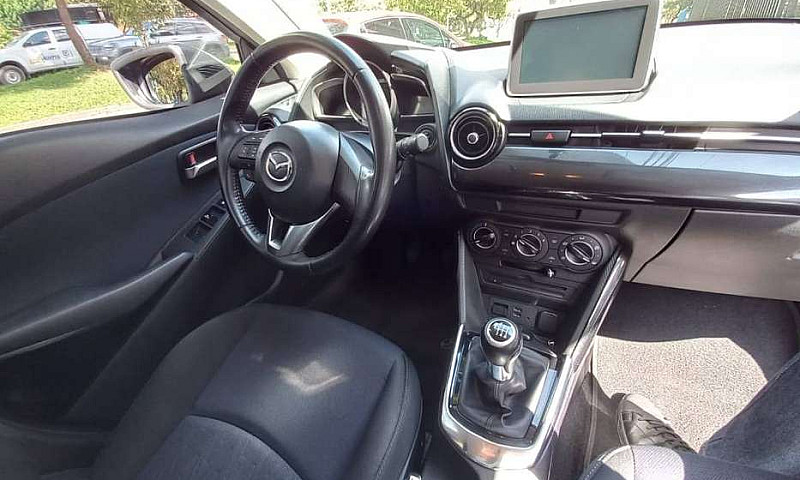 Mazda 2 Touring 1.5 ...