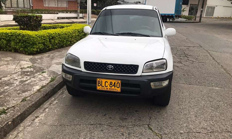 Toyota Rav4. 4X4...