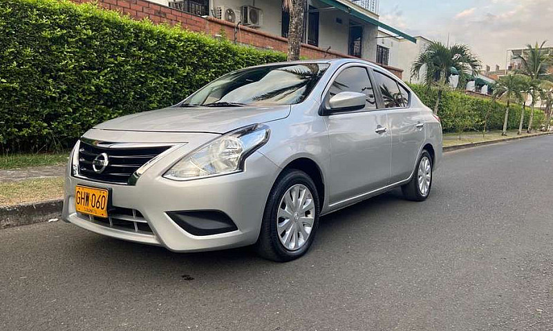 Nissan Versa Automat...