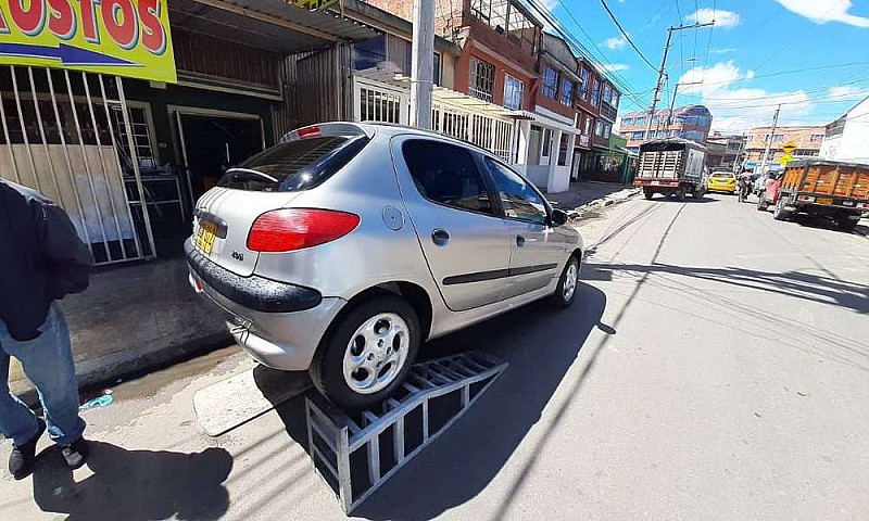 Peugeot 206 Modelo 2...