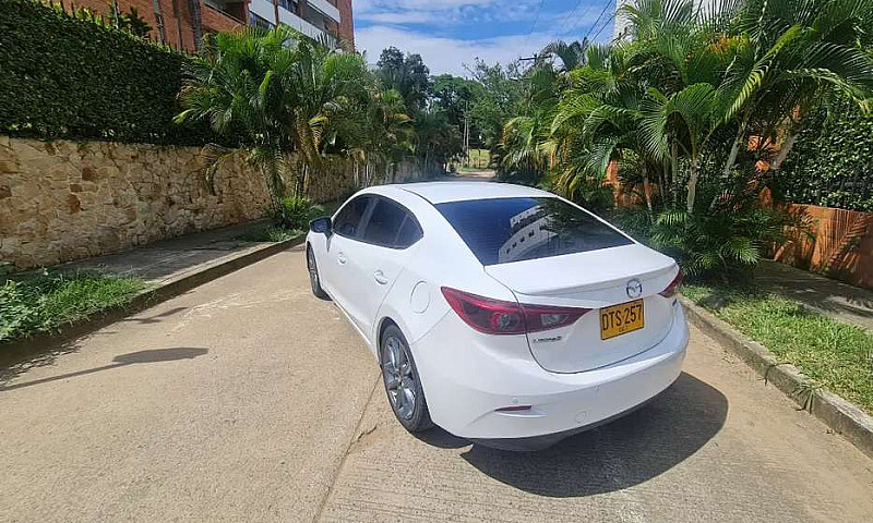 Mazda 3 Grand Tourin...