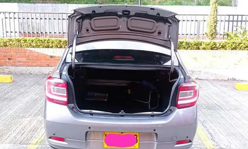 Renault Logan Life+...