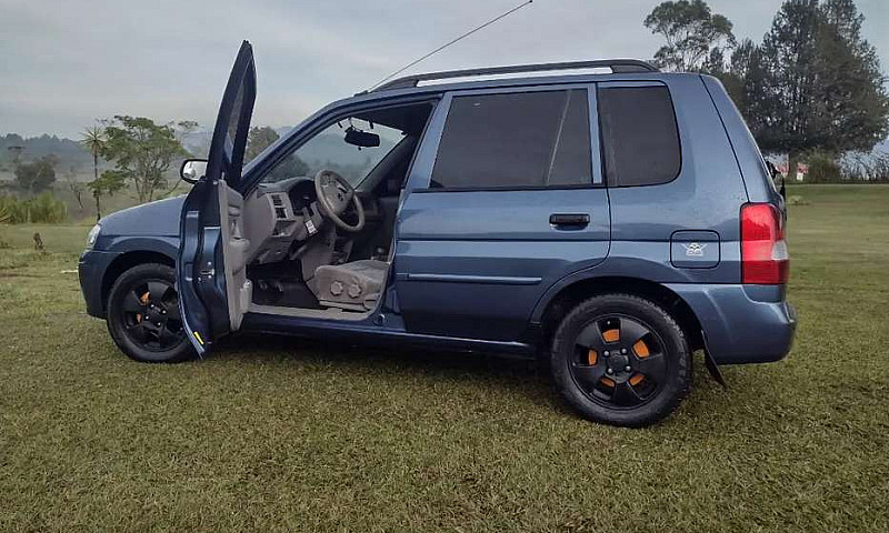 Hermosa Mazda Demio ...