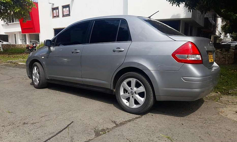 Nissan Tiida Premium...