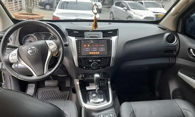 Nissan Frontier Le A...