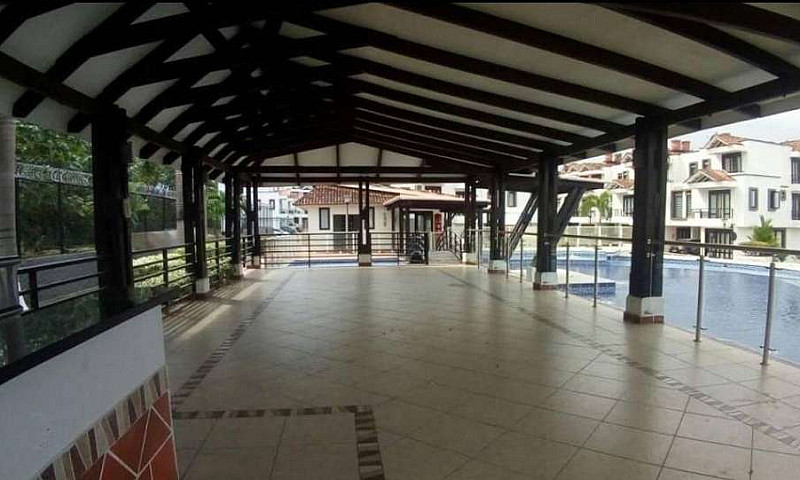 Casa Bonita En Conju...