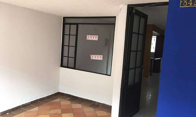 Arriendo Casa Barrio...