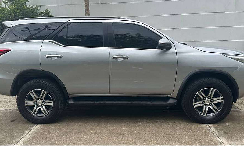 Toyota Fortuner Srv ...