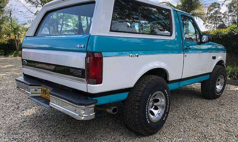 Ford Bronco Xlt At 5...