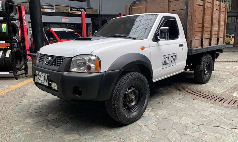 Nissan  D22Np300 Pub...