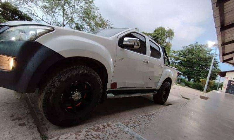 Vendo Dmax 4*4 Excel...