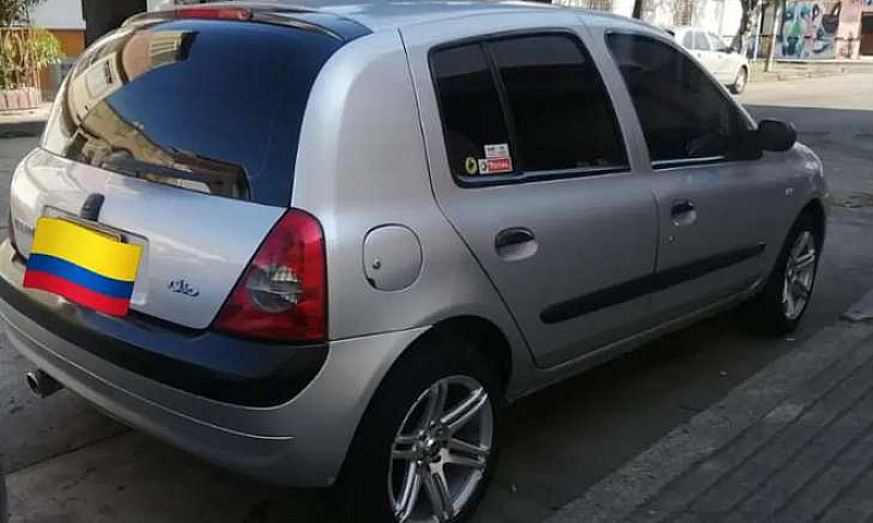 2009 Clio Renault...