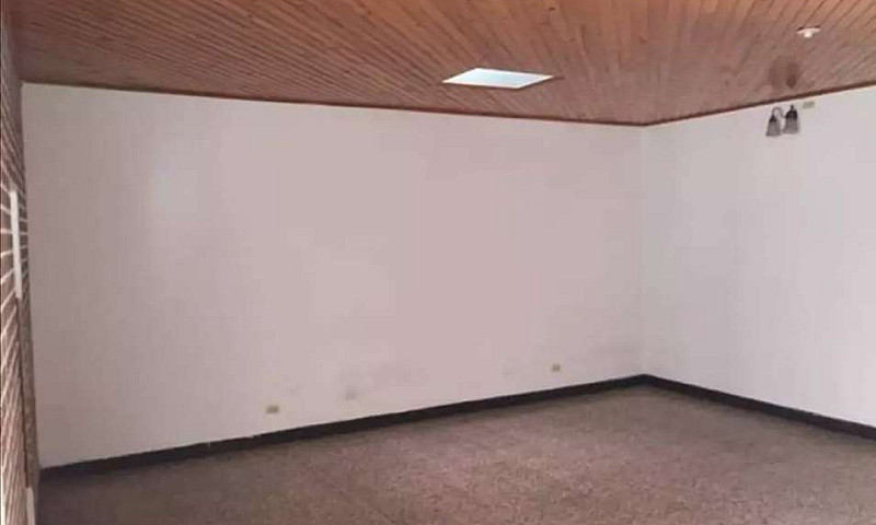Casa Bien Ubicada Se...