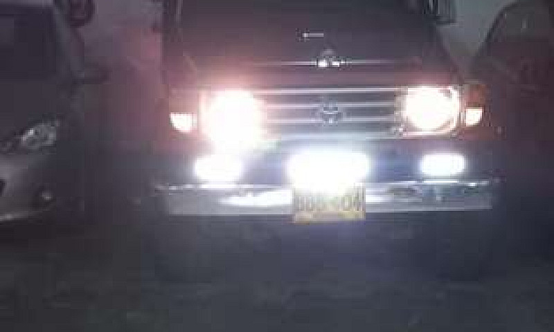Camioneta Toyota Lan...