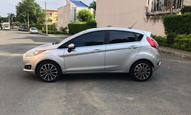 Ford Fiesta 2017 Tit...