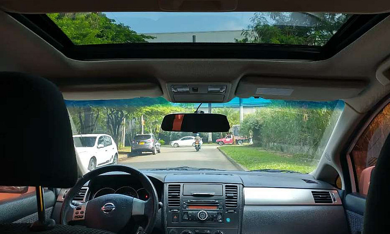 Nissan Tiida Premium...