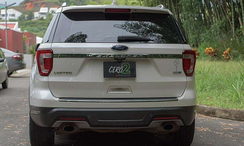 Camioneta Ford Explo...
