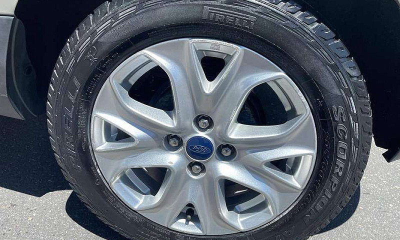 Ford Ecosport Titani...