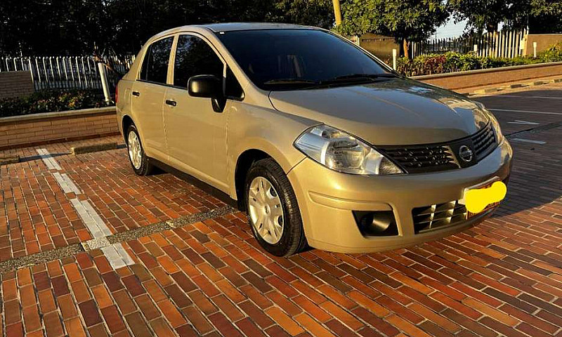 Nissan Tiida 1.8 Mec...