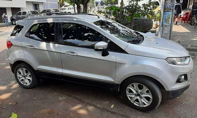 Ford Ecosport Titani...