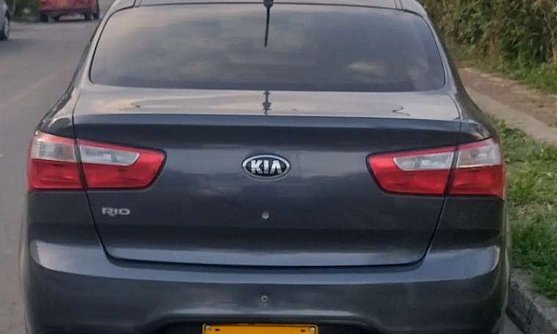 Excelente Kia Rio...