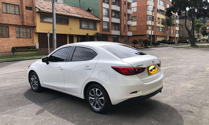 Mazda 2 Sedan Gran T...