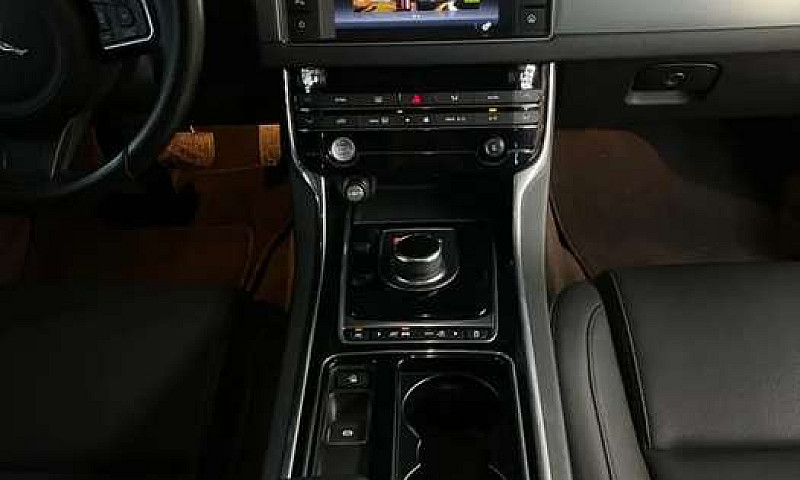 Jaguar Xf Pure Model...