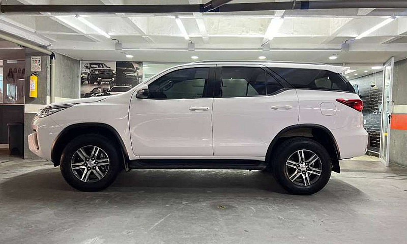Toyota Fortuner Stre...