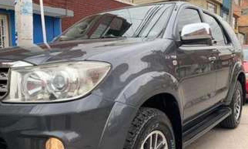 Toyota Fortuner 2011...