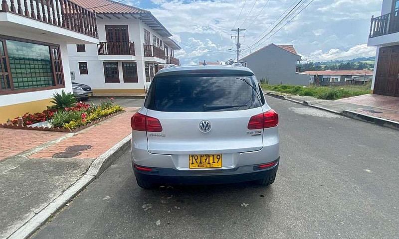 Volkswagen Tiguan Fu...