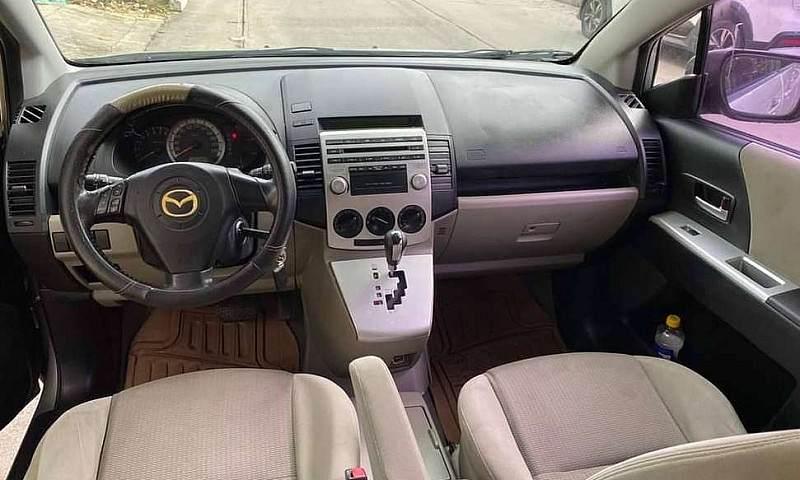 Canioneta Mazda...