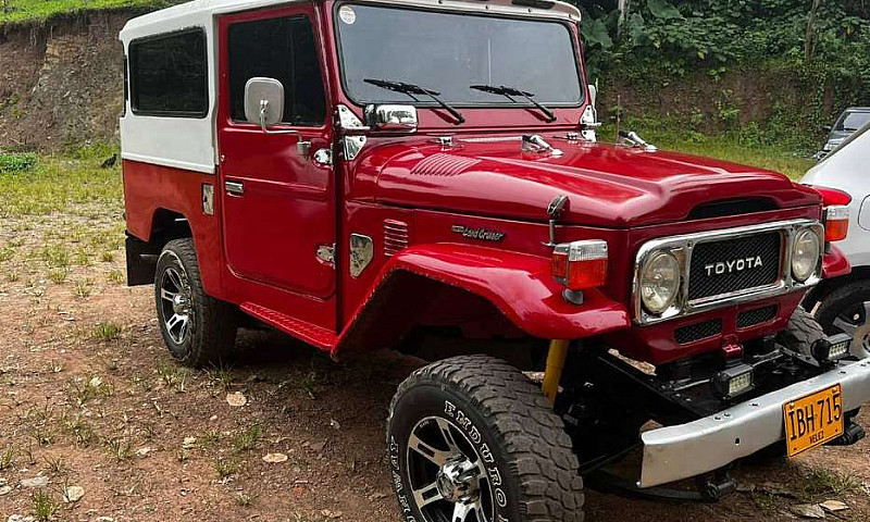 Vendo  Toyota Land C...