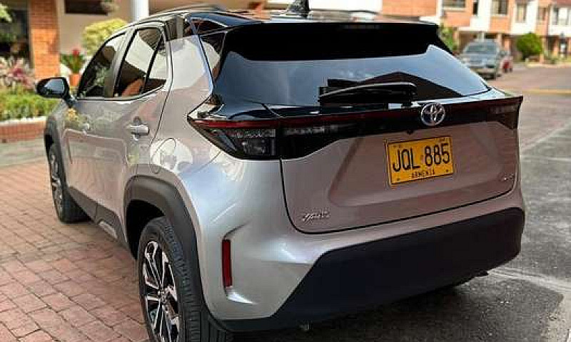 Toyota Yaris Cross X...