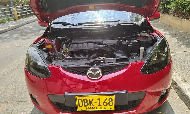 Vendo Mazda 2...