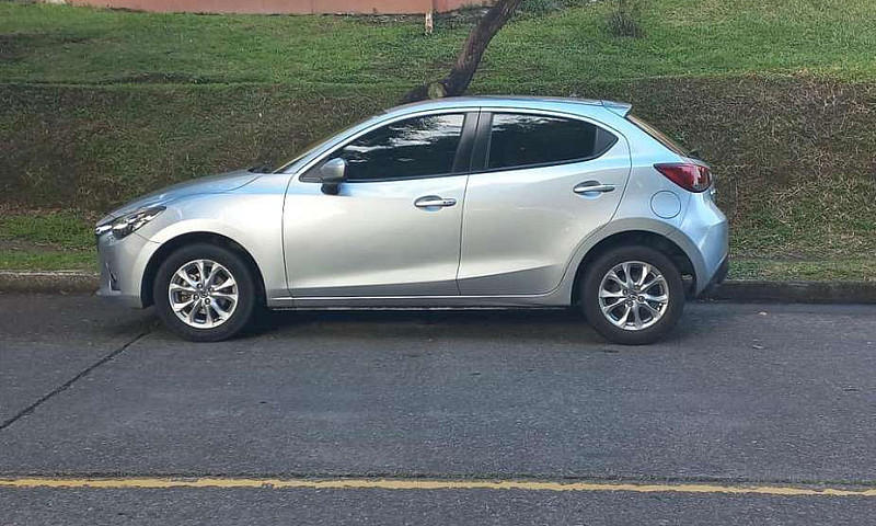 Se Vende Carro Exele...
