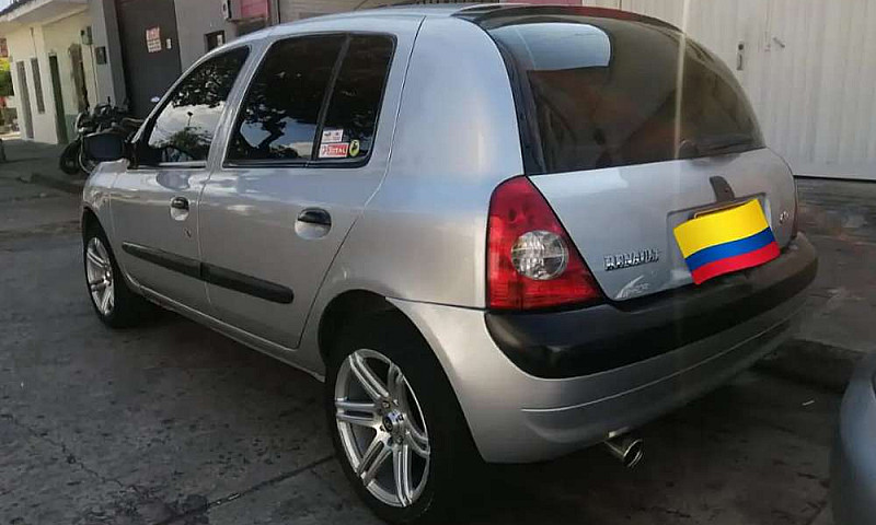 2009 Clio Renault...