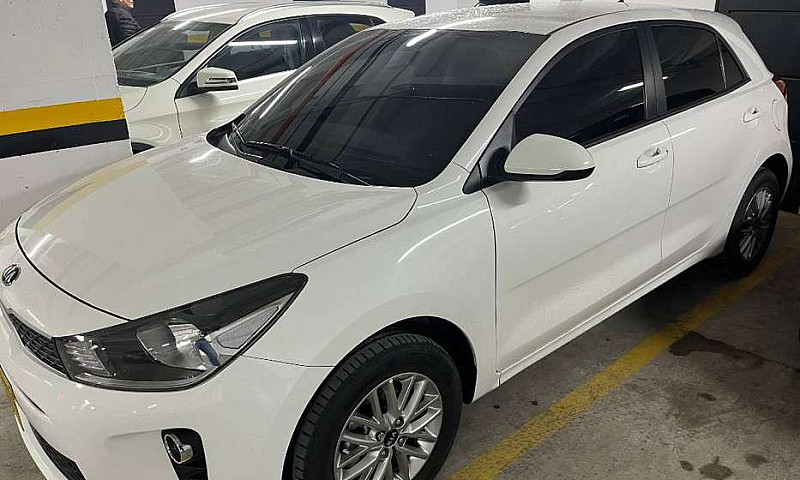 Kia Rio Hb At 1.4...