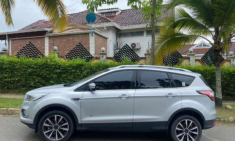 Ford Escape Titanium...