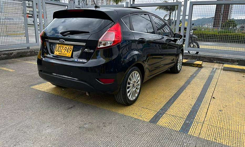 Vendo Ford Fiesta Ti...